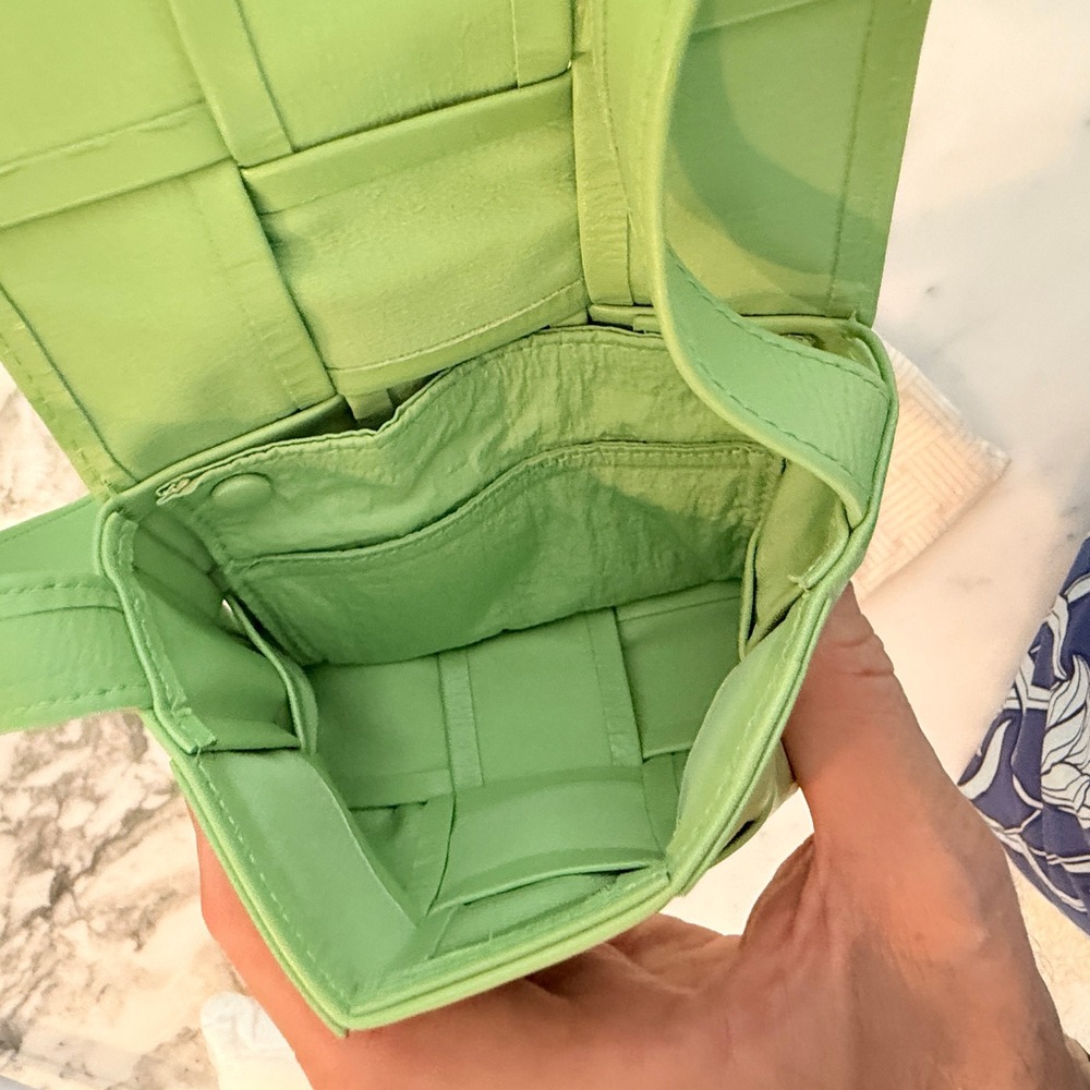 Bottega Veneta Cassette Wallet on Strap Green Intrecciato Lambskin Crossbody NWT - Picture 6 of 16